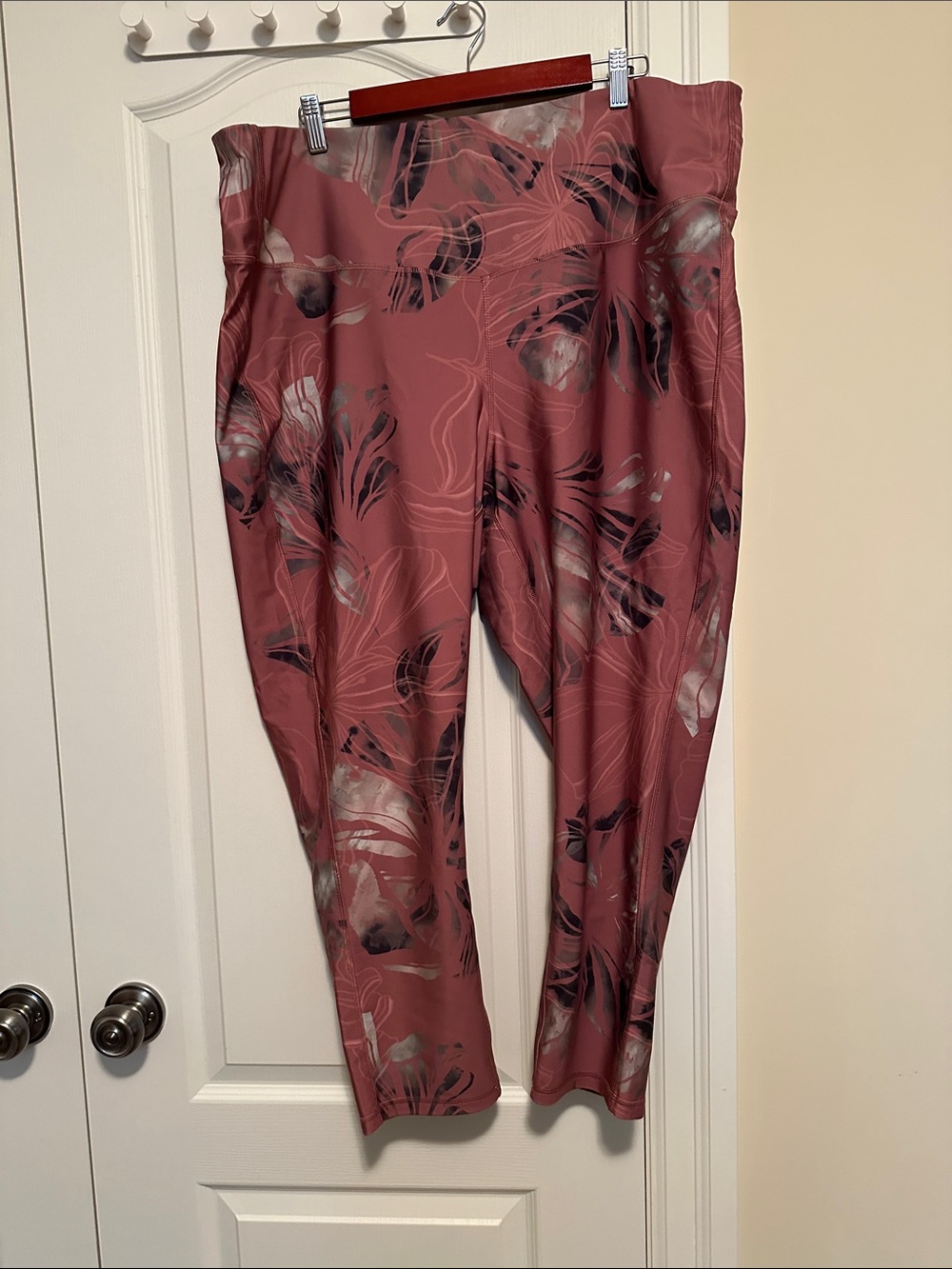 Penningtons - Women's Mauve Floral Leggings